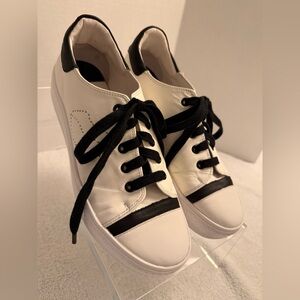 Alice + Olivia “Ezra” Platform Sneaker – Size 39.5 – White/Black Leather